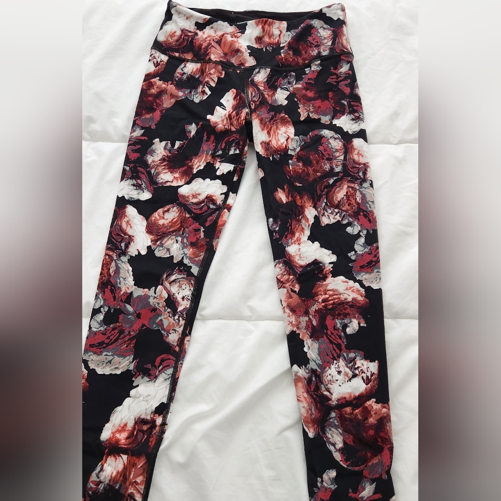 VICTORIA'S SECRET KNOCKOUT LEGGINGS SIZE S